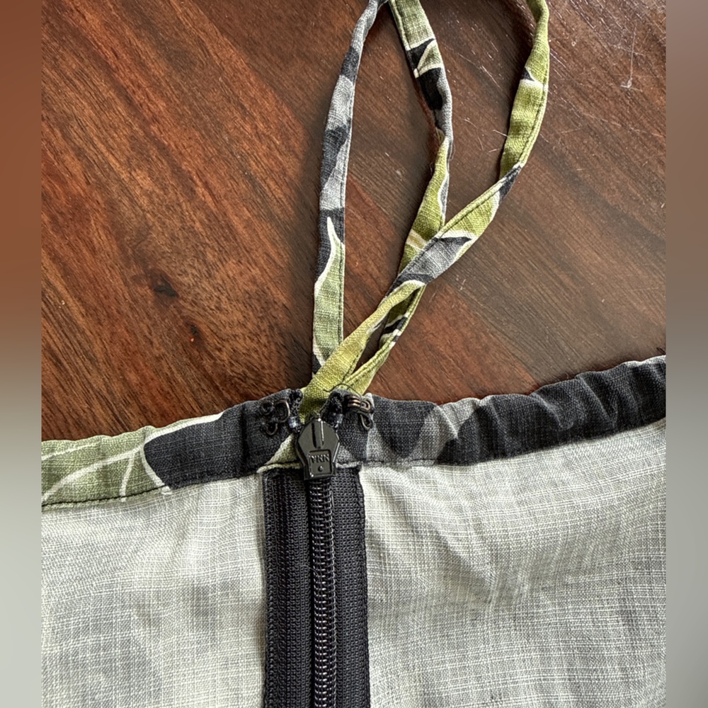 Tommy Bahama 100% silk tropical floral print pants. - Picture 5 of 6